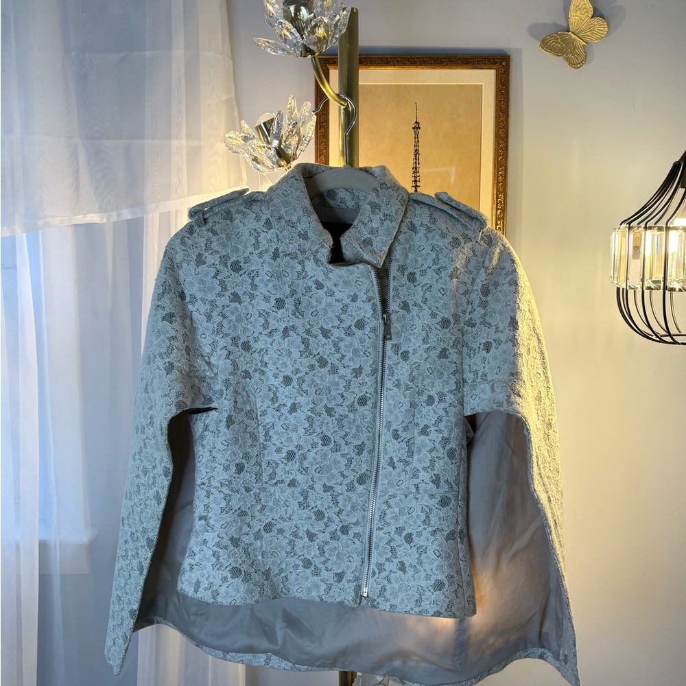 BCBGMaxAzria Gray Floral Women's Blazer Cape